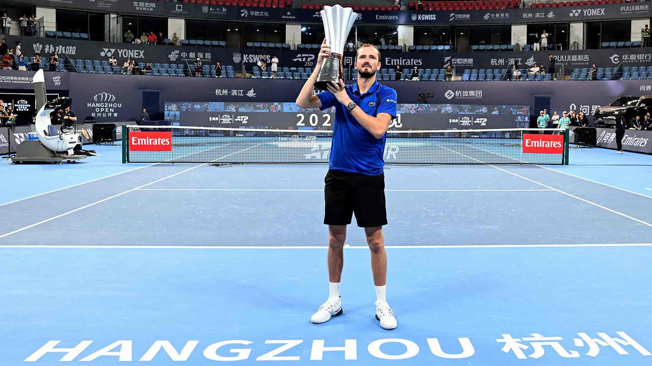 El ruso Daniil Medvedev levantó el trofeo del ATP 250 de Hangzhou. Foto: Agencia NA (ATP Tour).