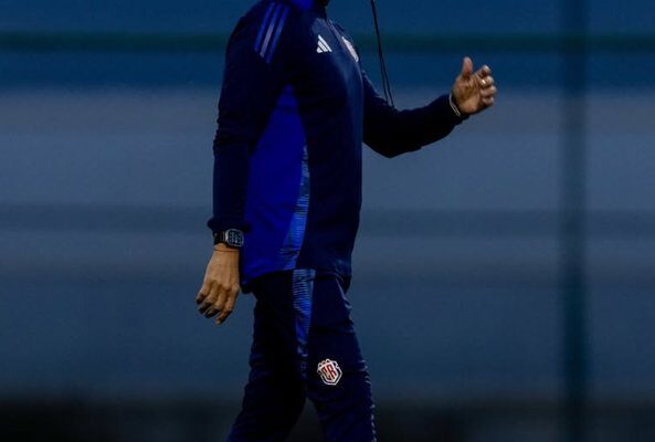 Fernando Batista durante su breve paso por Costa Rica. Foto: Agencia NA (@fedefutbolcrc).