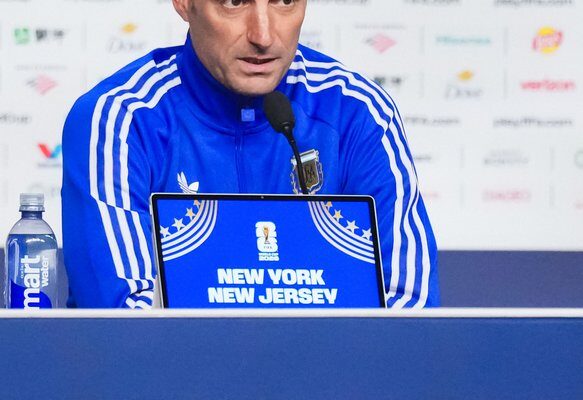 Lionel Scaloni solo mantiene una incógnita en el 11 titular. Foto: Xinhua