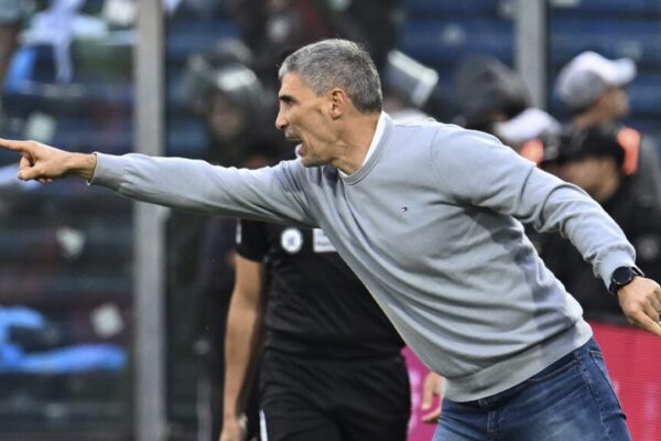 Vojvoda dejó de ser el DT de Racing. Foto: Agencia NA (redes)