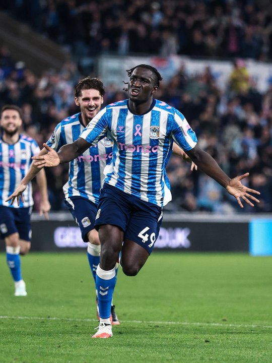 Sidiki Cherif festeja su gol, el segundo del partido. Foto: Agencia NA (@CoventryCityFC).