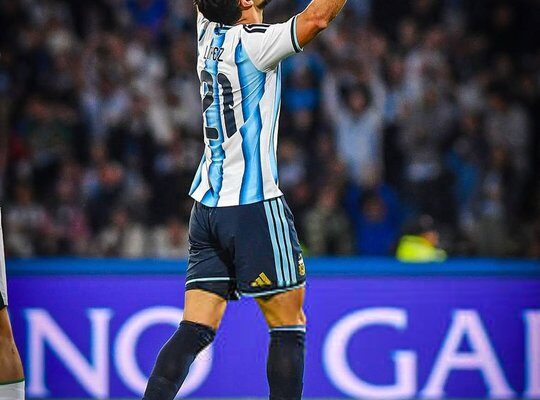 El “Flaco” López festeja el 4-0 argentino. Foto: Agencia NA (@Argentina).