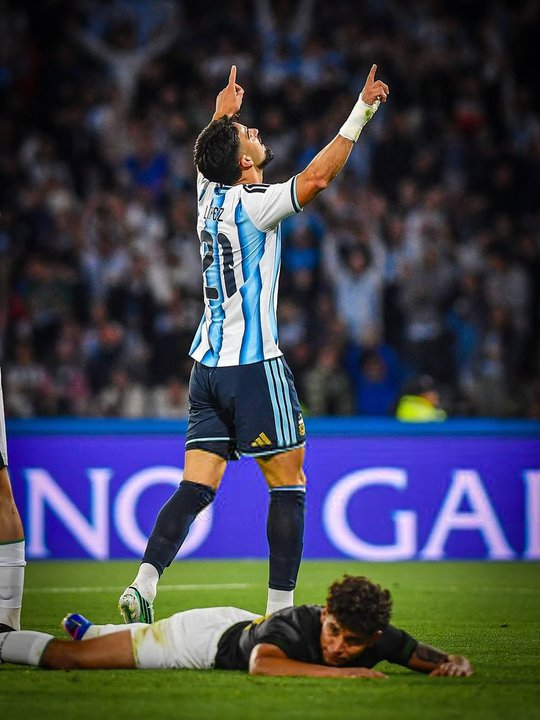 El “Flaco” López festeja el 4-0 argentino. Foto: Agencia NA (@Argentina).
