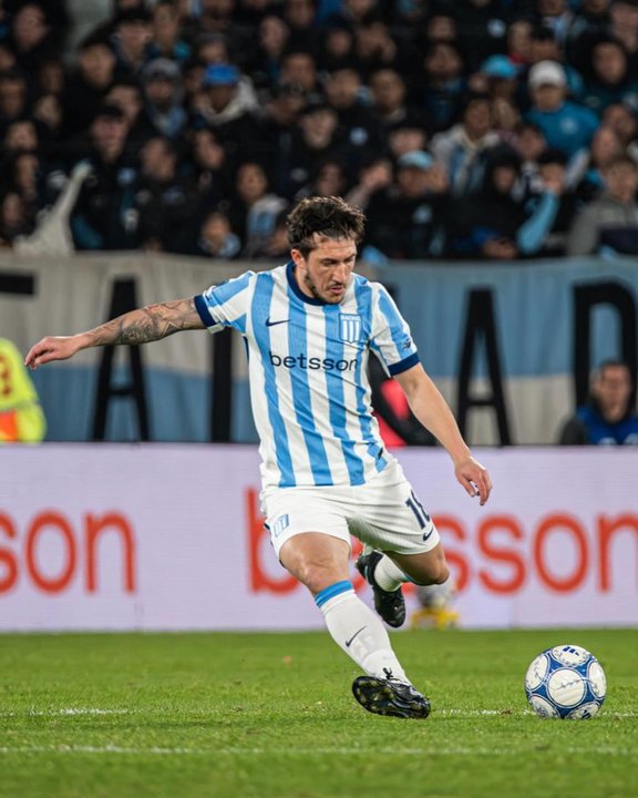 Alfonso Espino tuvo un grave encontronazo con un hincha de Racing. Foto: Agencia NA (@alfonsoespino22).