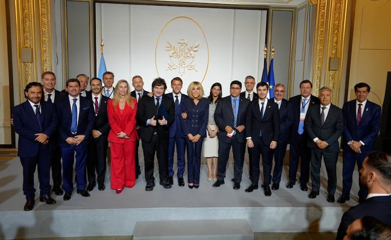 Javier Milei y los gobernadores se reunieron con Emmanuel Macron en París (Foto: Presidencia).